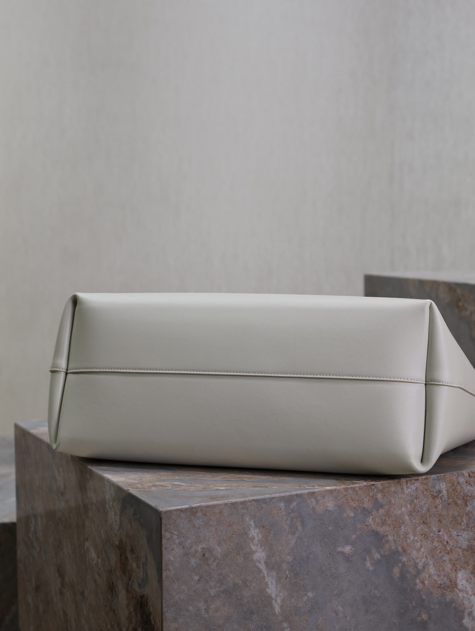 SHOPPING TOTE BAG 38 IN WHITE CALFSKIN mysite