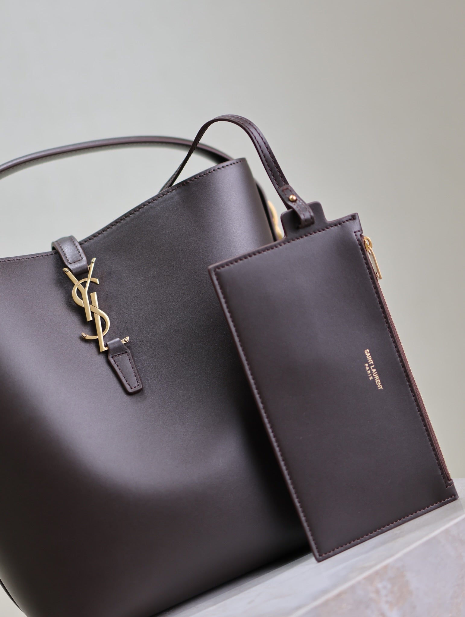 LE 37 MEDIUM BUCKET BAG 26 IN BRUNETTE BROWN CALFSKIN GOLD HARDWARE mysite