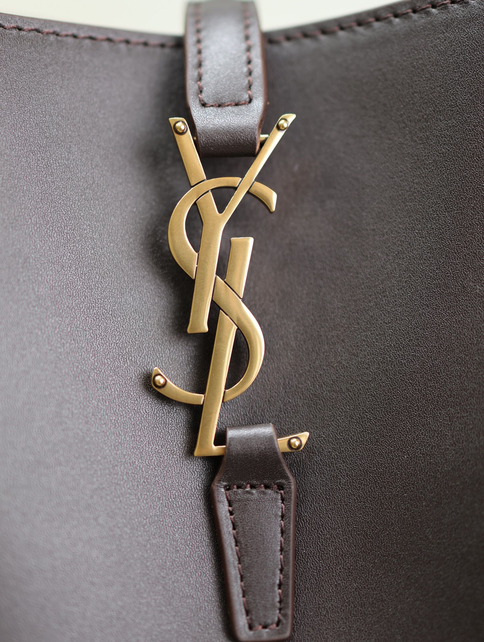 LE 37 MEDIUM BUCKET BAG 26 IN BRUNETTE BROWN CALFSKIN GOLD HARDWARE mysite