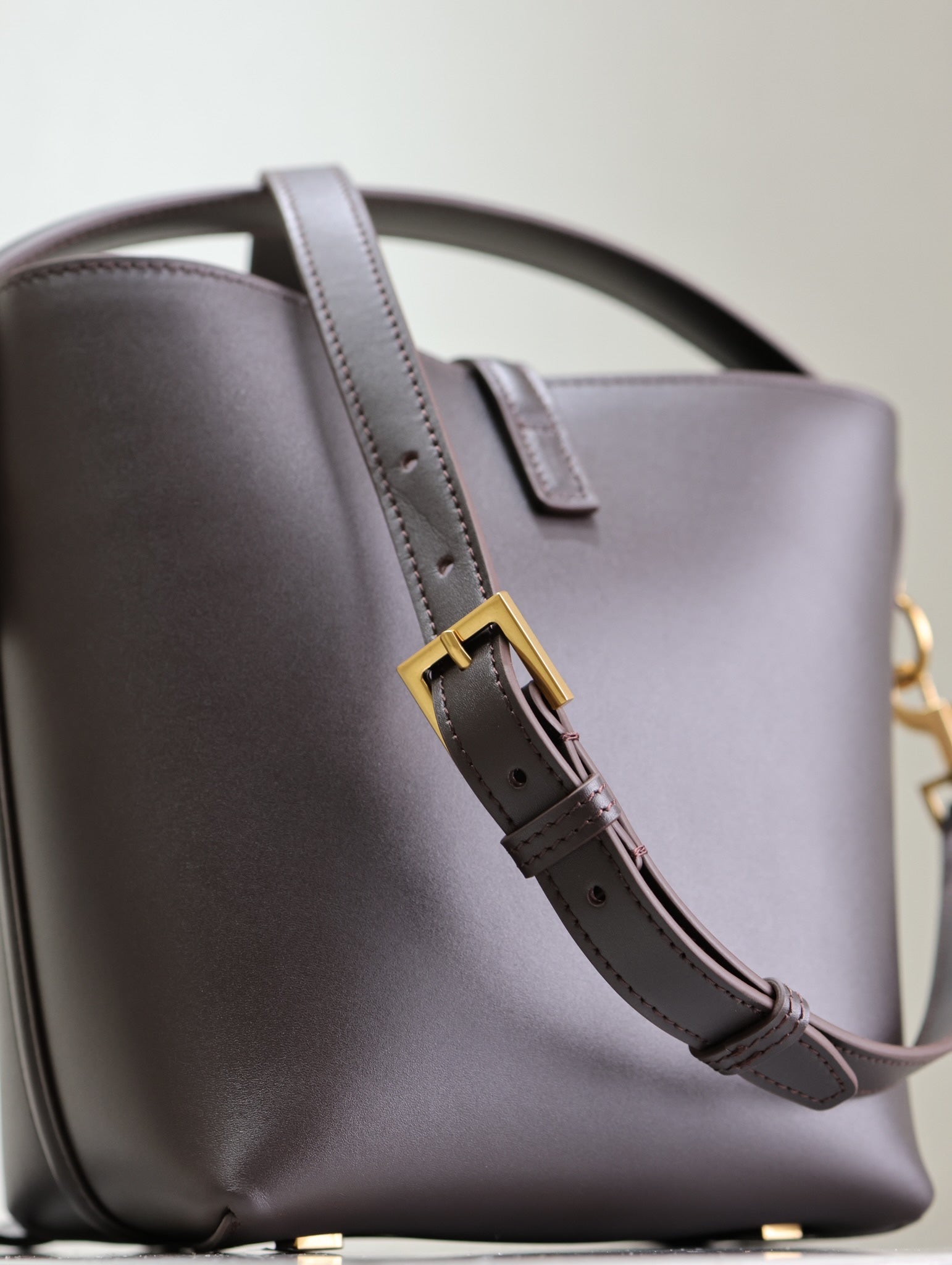 LE 37 SMALL BUCKET BAG 20 IN BRUNETTE BROWN CALFSKIN GOLD HARDWARE mysite