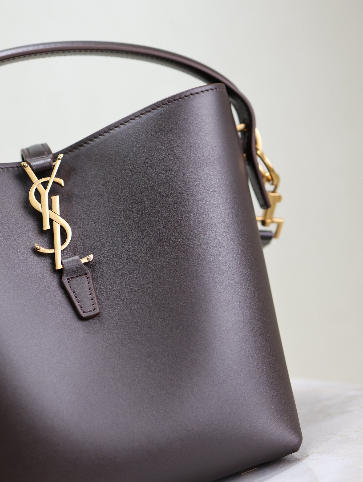 LE 37 SMALL BUCKET BAG 20 IN BRUNETTE BROWN CALFSKIN GOLD HARDWARE mysite