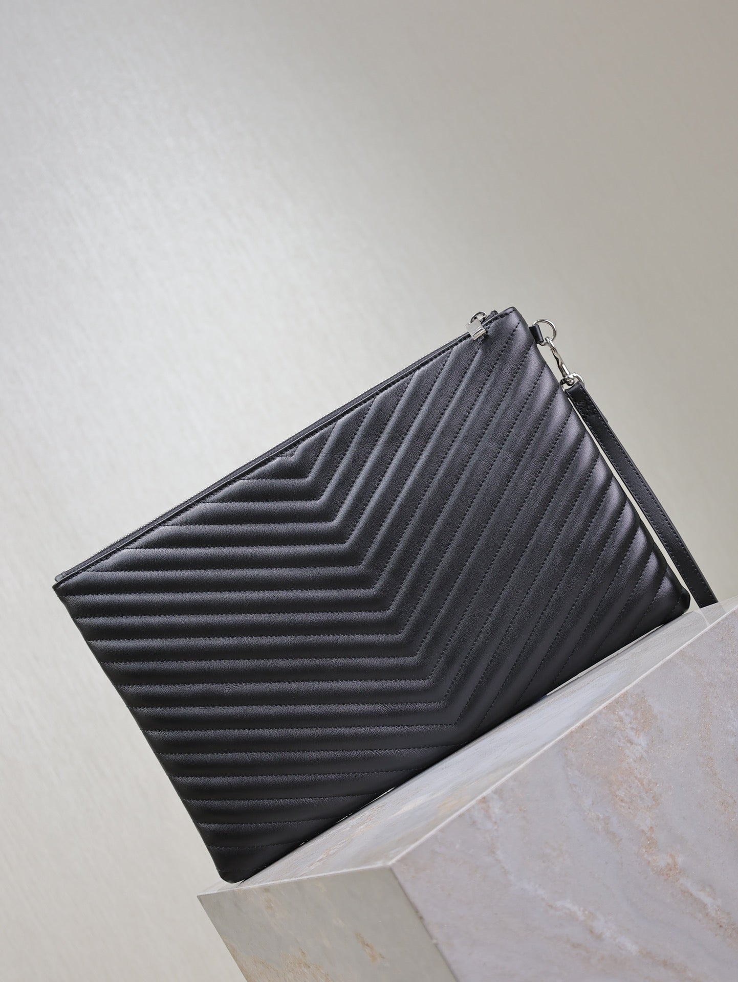 CLUTCH 36 IN BLACK QUILTED CALFSKIN SILVER BUCKLE mysite