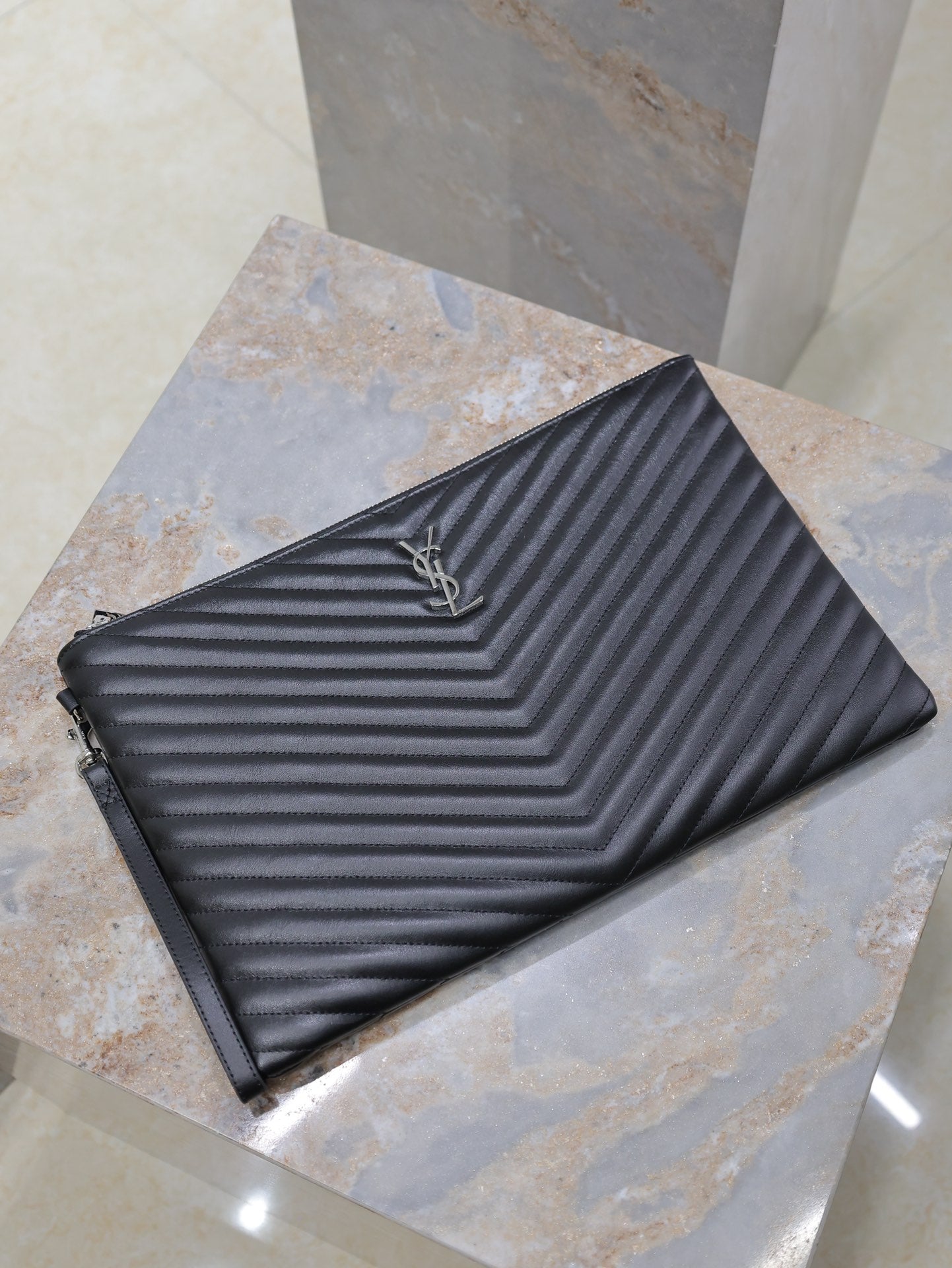 CLUTCH 36 IN BLACK QUILTED CALFSKIN SILVER BUCKLE mysite