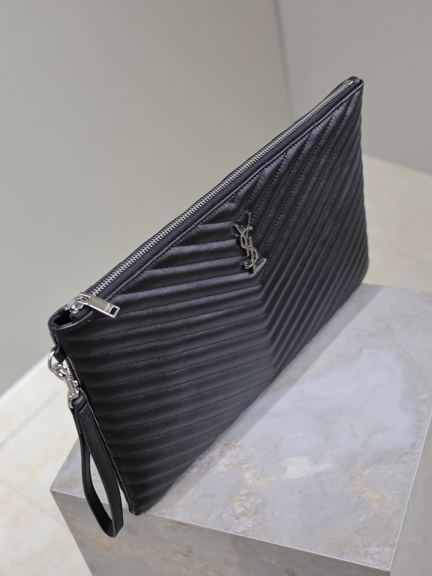 CLUTCH 36 IN BLACK QUILTED CALFSKIN SILVER BUCKLE mysite