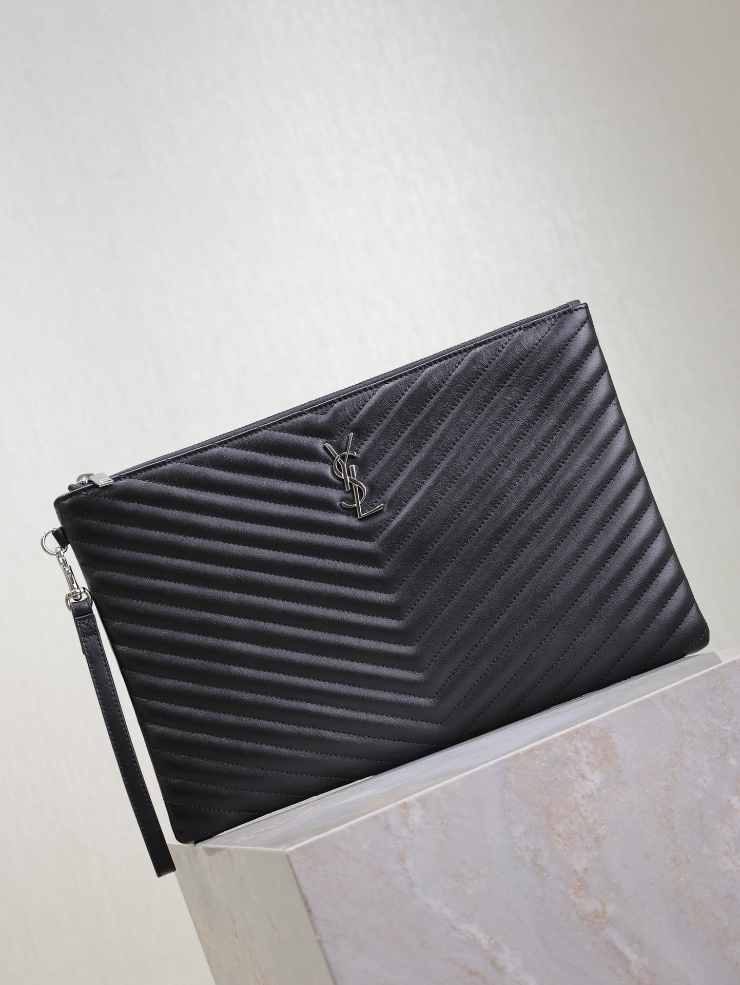 CLUTCH 36 IN BLACK QUILTED CALFSKIN SILVER BUCKLE mysite