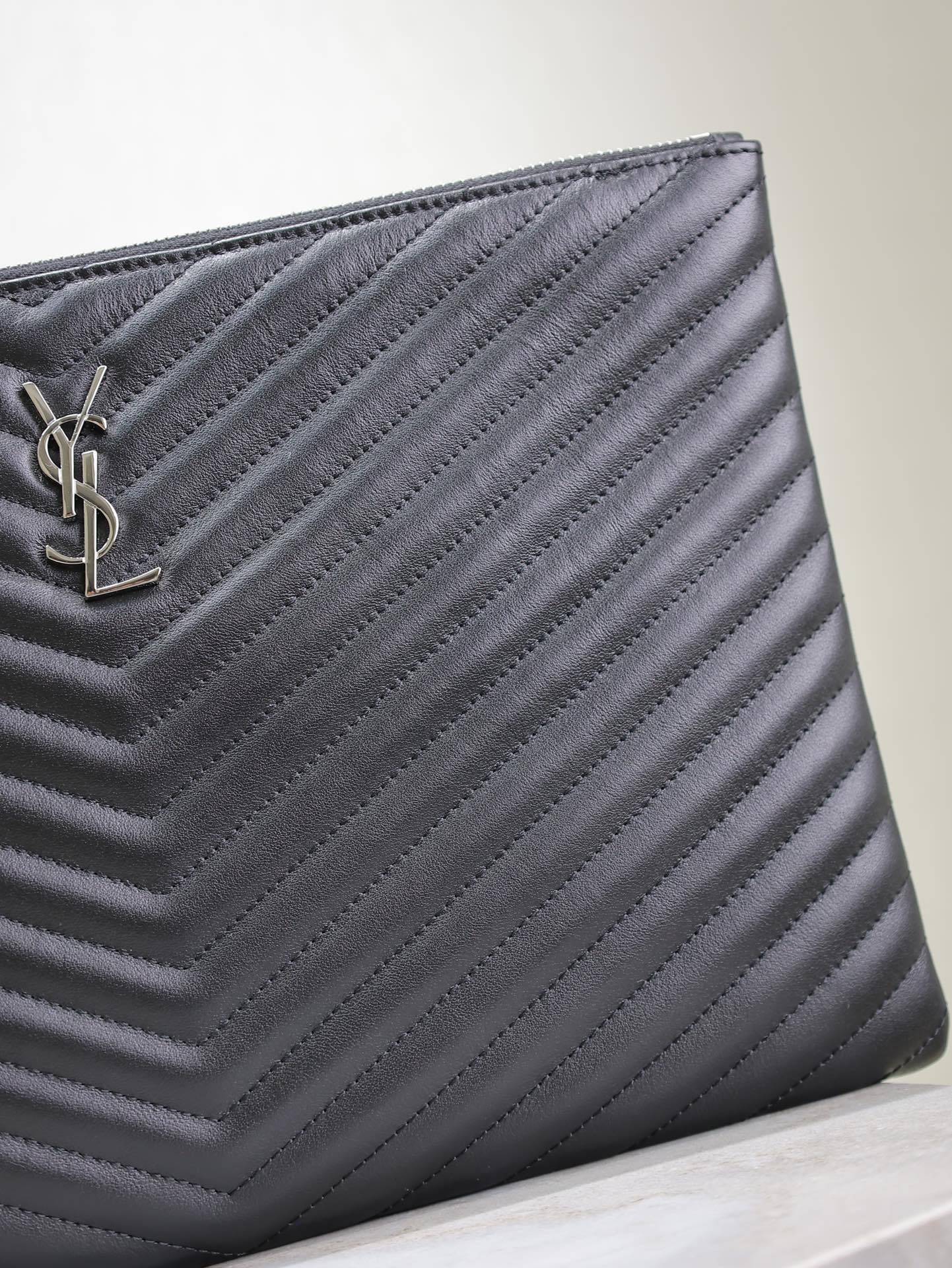 CLUTCH 36 IN BLACK QUILTED CALFSKIN SILVER BUCKLE mysite