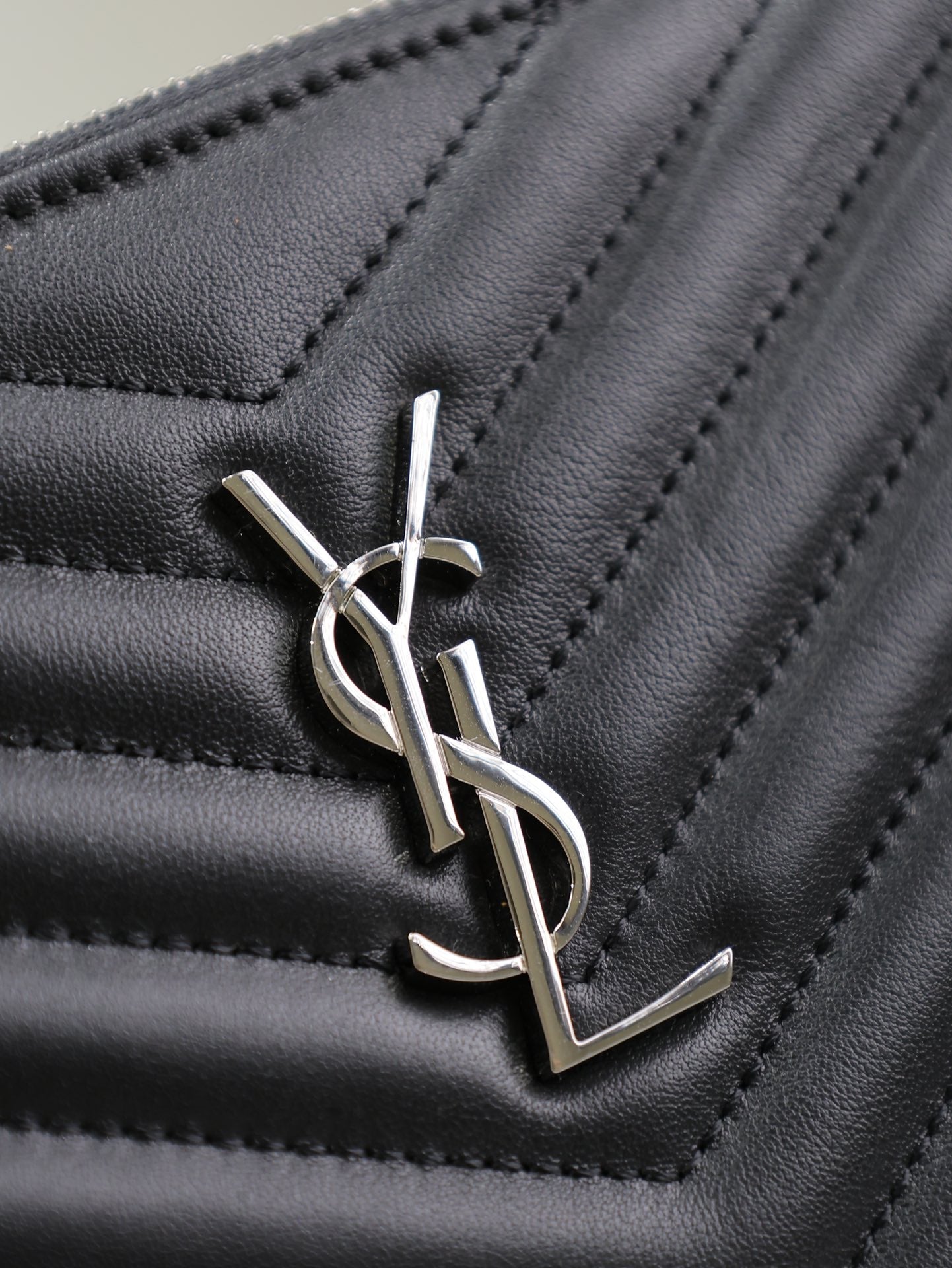 CLUTCH 30 IN BLACK QUILTED CALFSKIN SILVER BUCKLE mysite