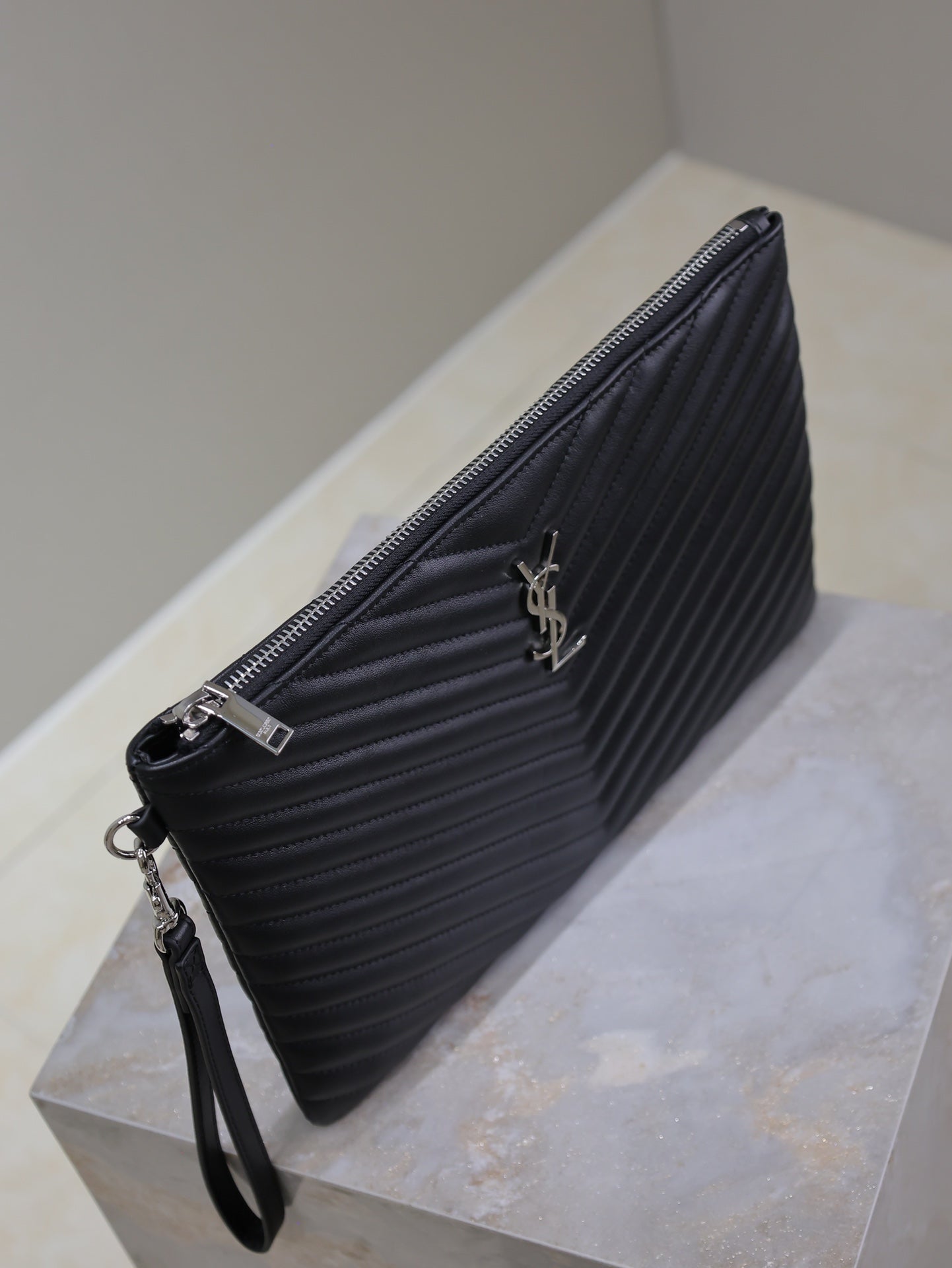 CLUTCH 30 IN BLACK QUILTED CALFSKIN SILVER BUCKLE mysite