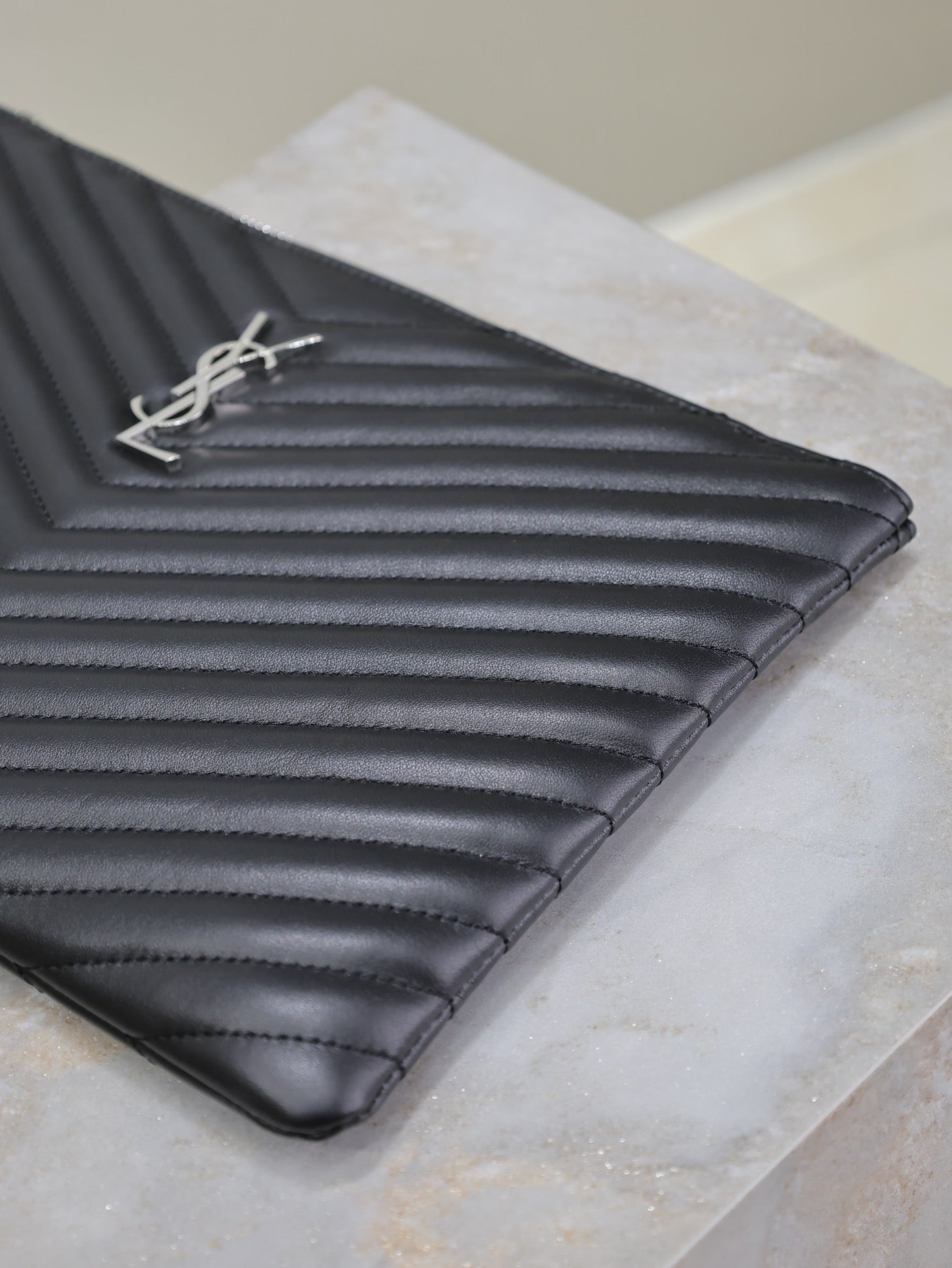 CLUTCH 30 IN BLACK QUILTED CALFSKIN SILVER BUCKLE mysite