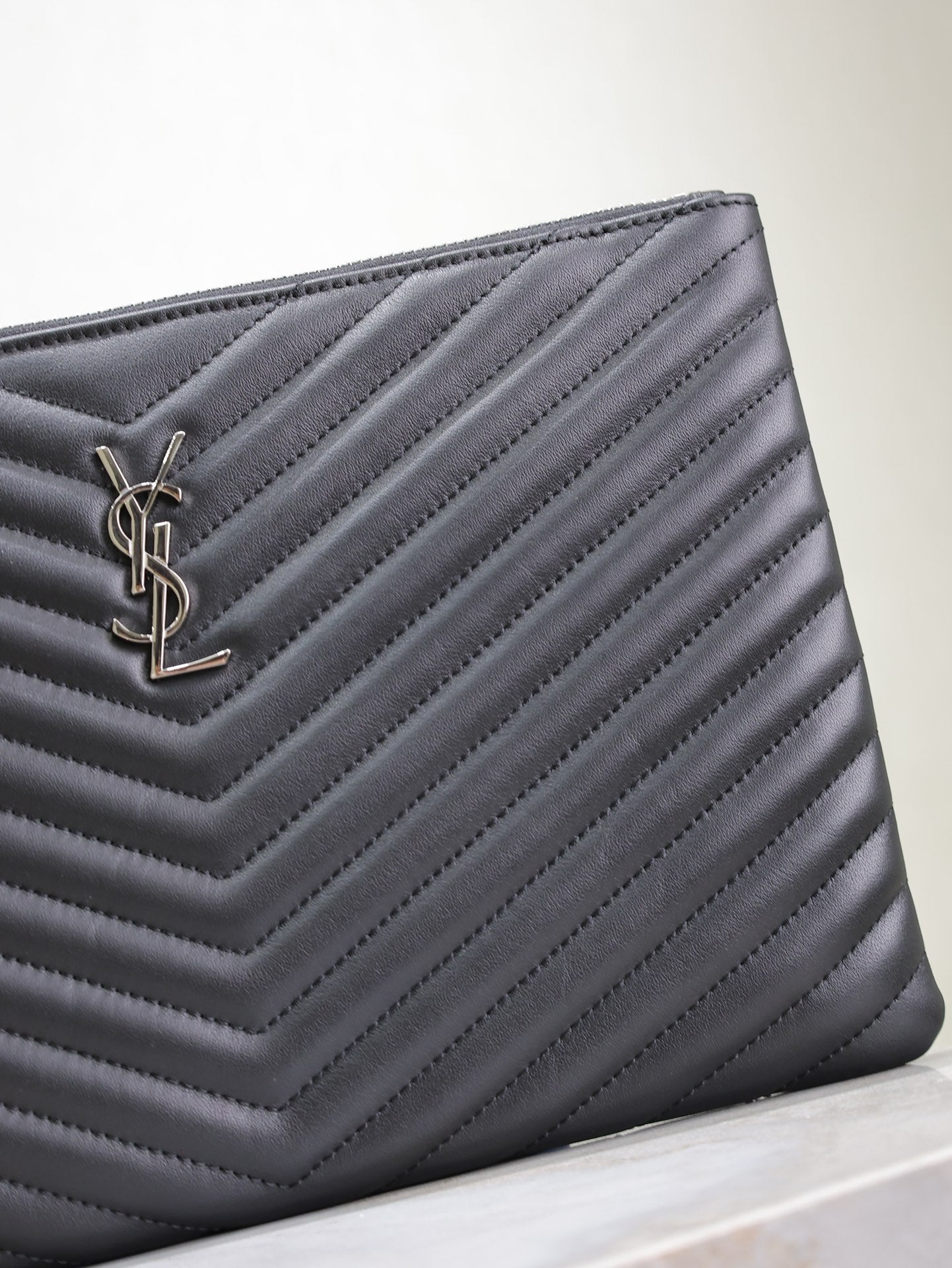 CLUTCH 30 IN BLACK QUILTED CALFSKIN SILVER BUCKLE mysite