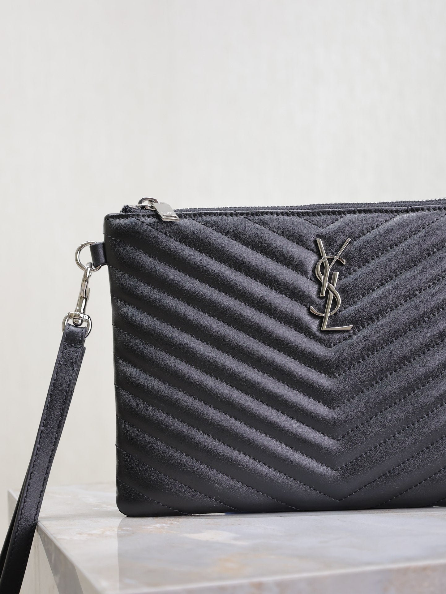 CLUTCH 24 IN BLACK QUILTED CALFSKIN SILVER BUCKLE mysite