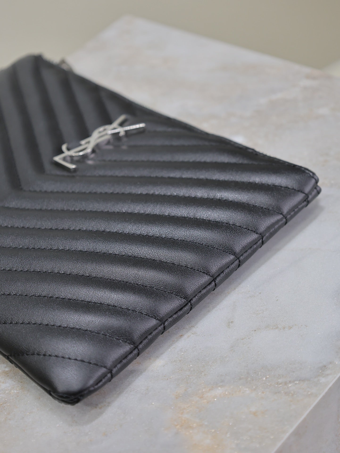 CLUTCH 24 IN BLACK QUILTED CALFSKIN SILVER BUCKLE mysite