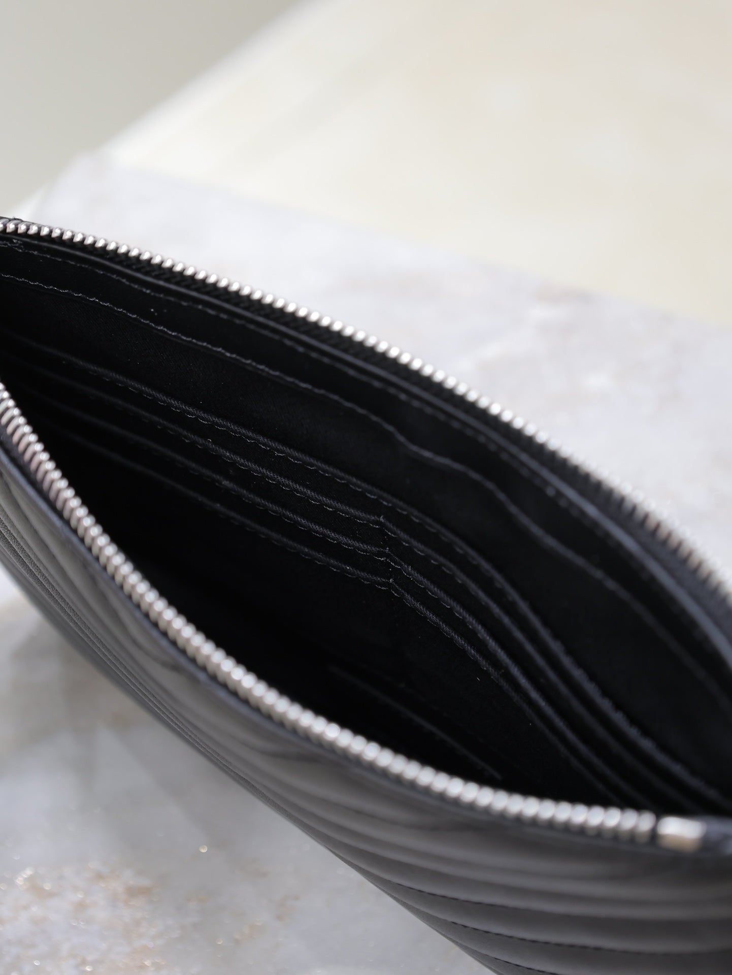 CLUTCH 24 IN BLACK QUILTED CALFSKIN SILVER BUCKLE mysite