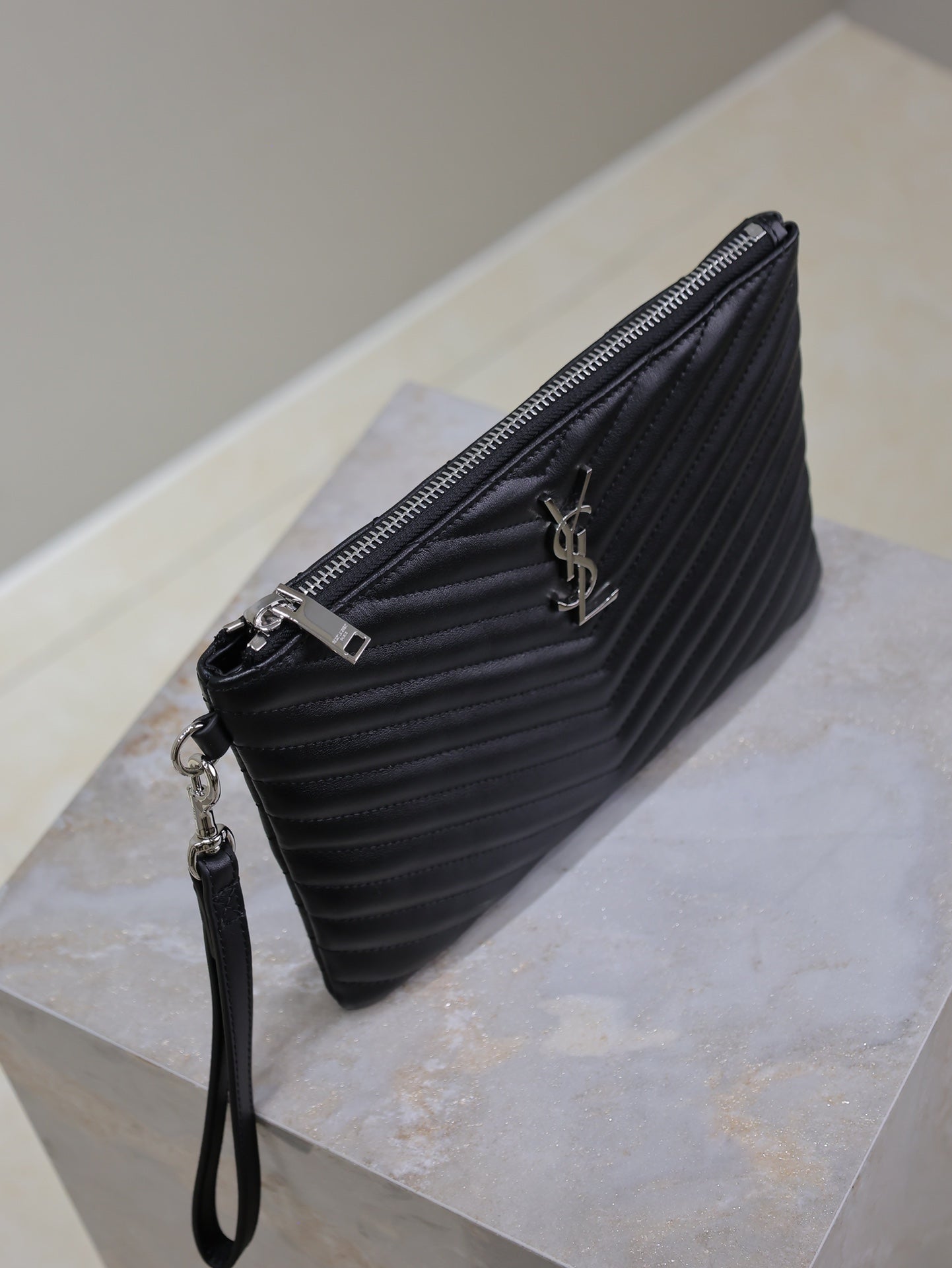 CLUTCH 24 IN BLACK QUILTED CALFSKIN SILVER BUCKLE mysite