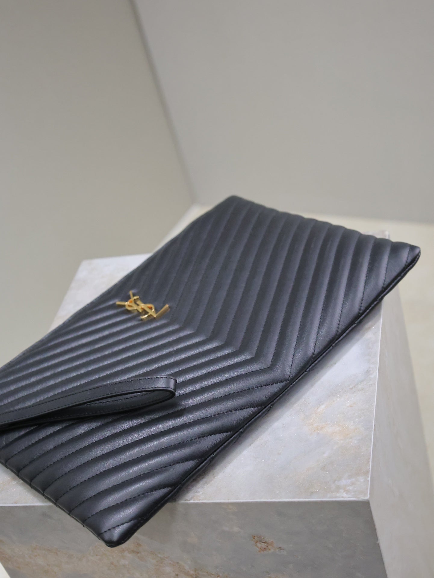 CLUTCH 36 IN BLACK QUILTED CALFSKIN GOLD BUCKLE mysite