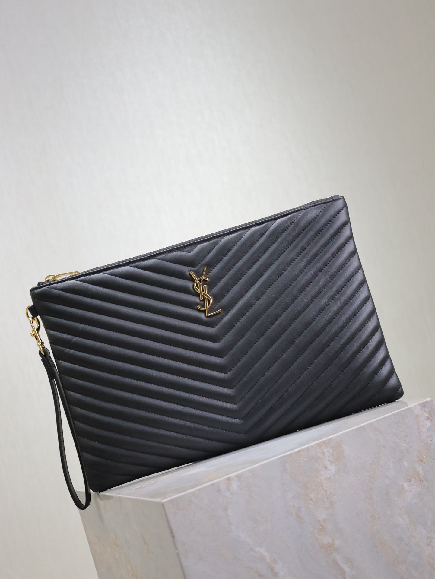 CLUTCH 36 IN BLACK QUILTED CALFSKIN GOLD BUCKLE mysite