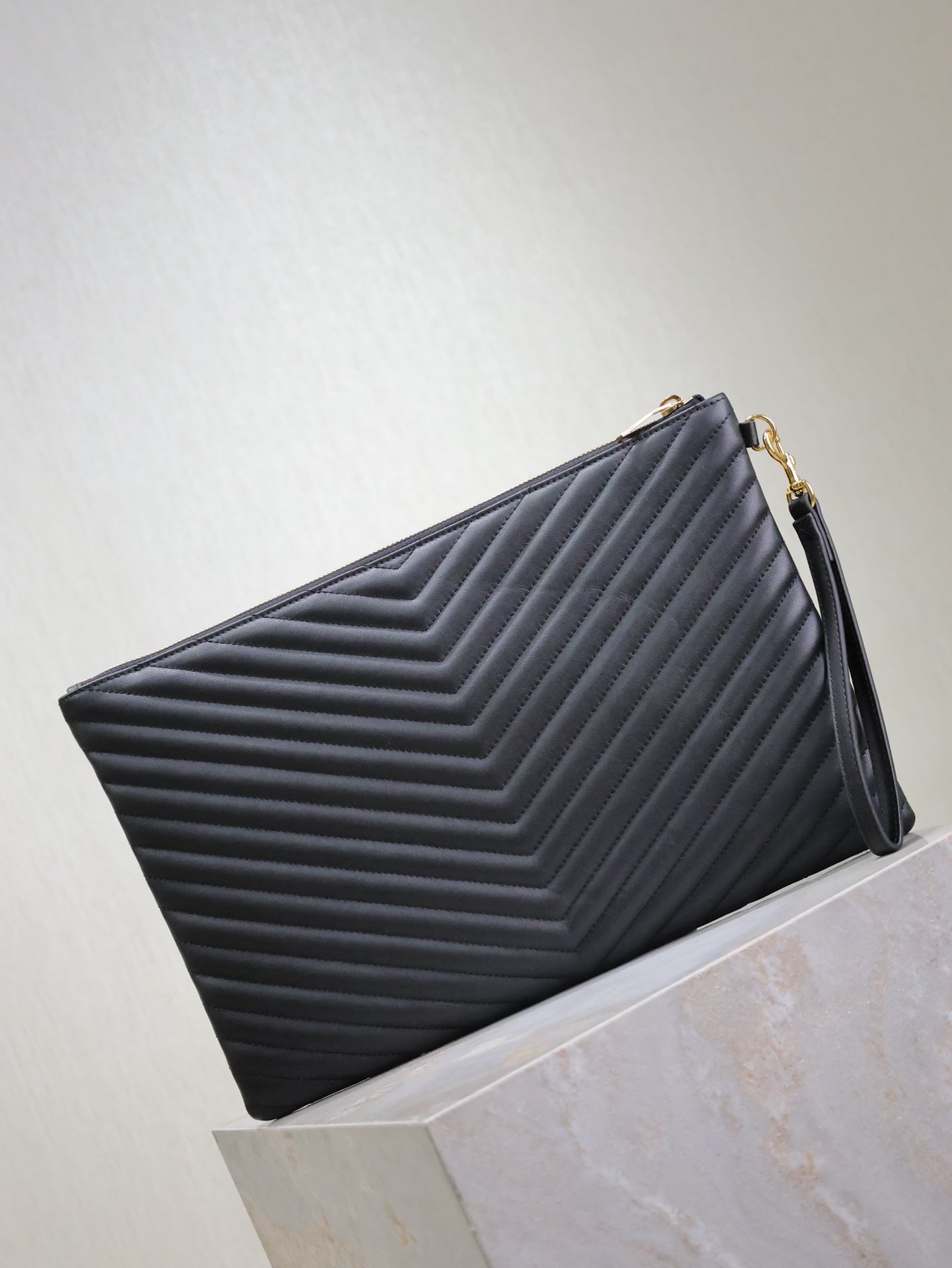 CLUTCH 36 IN BLACK QUILTED CALFSKIN GOLD BUCKLE mysite