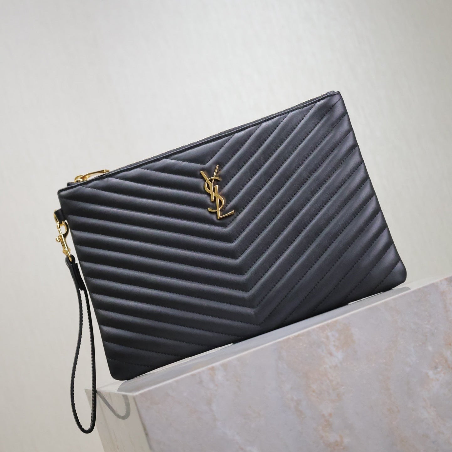 CLUTCH 30 IN BLACK QUILTED CALFSKIN GOLD BUCKLE mysite