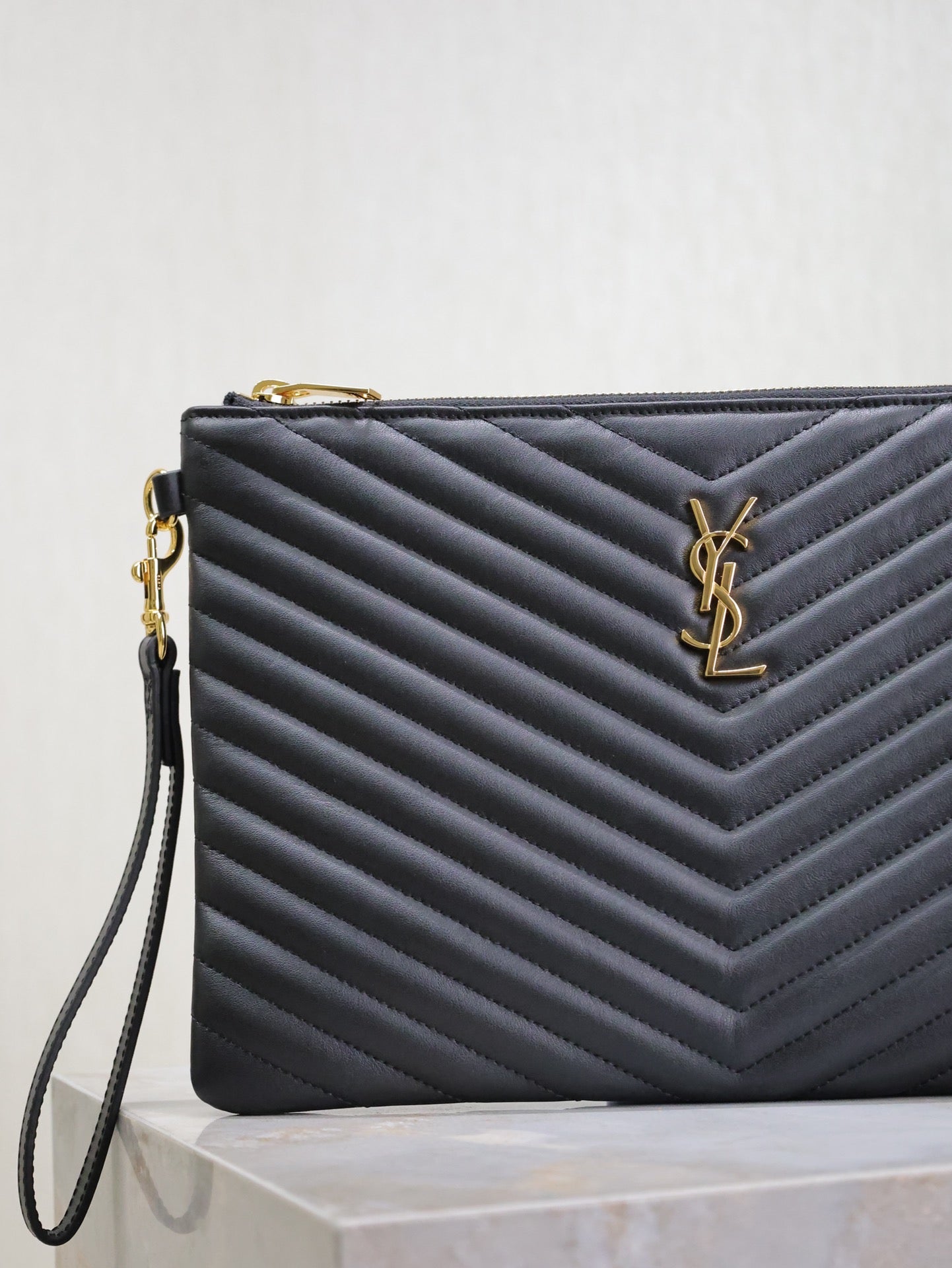 CLUTCH 30 IN BLACK QUILTED CALFSKIN GOLD BUCKLE mysite