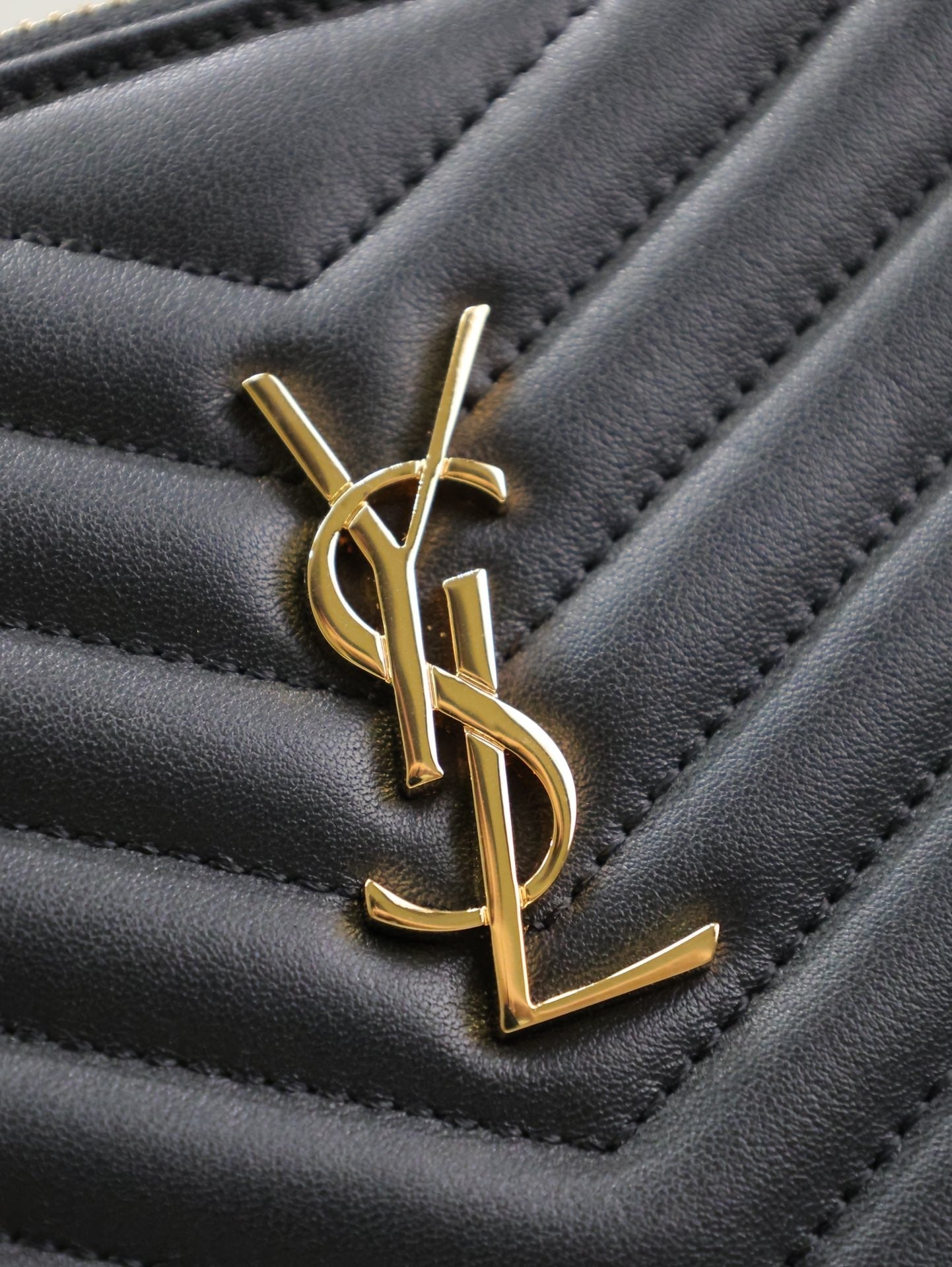 CLUTCH 30 IN BLACK QUILTED CALFSKIN GOLD BUCKLE mysite