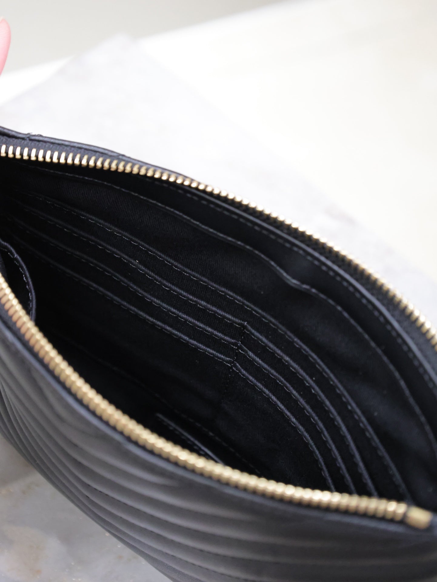 CLUTCH 24 IN BLACK QUILTED CALFSKIN GOLD BUCKLE mysite