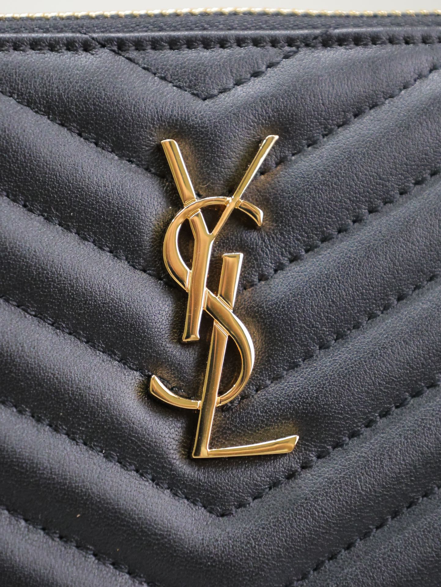 CLUTCH 24 IN BLACK QUILTED CALFSKIN GOLD BUCKLE mysite