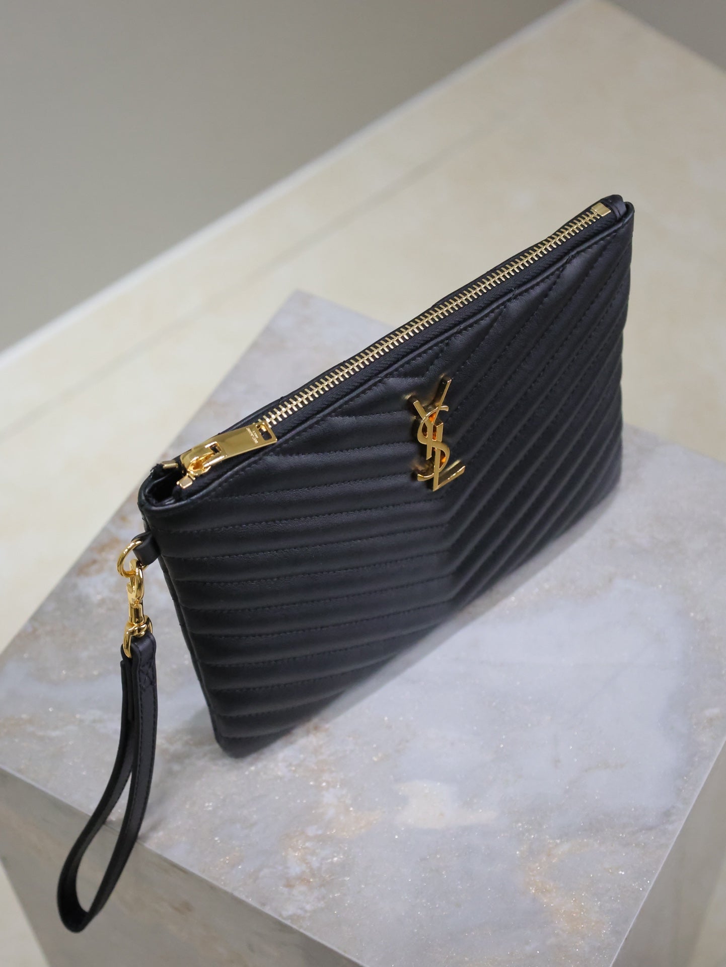 CLUTCH 24 IN BLACK QUILTED CALFSKIN GOLD BUCKLE mysite