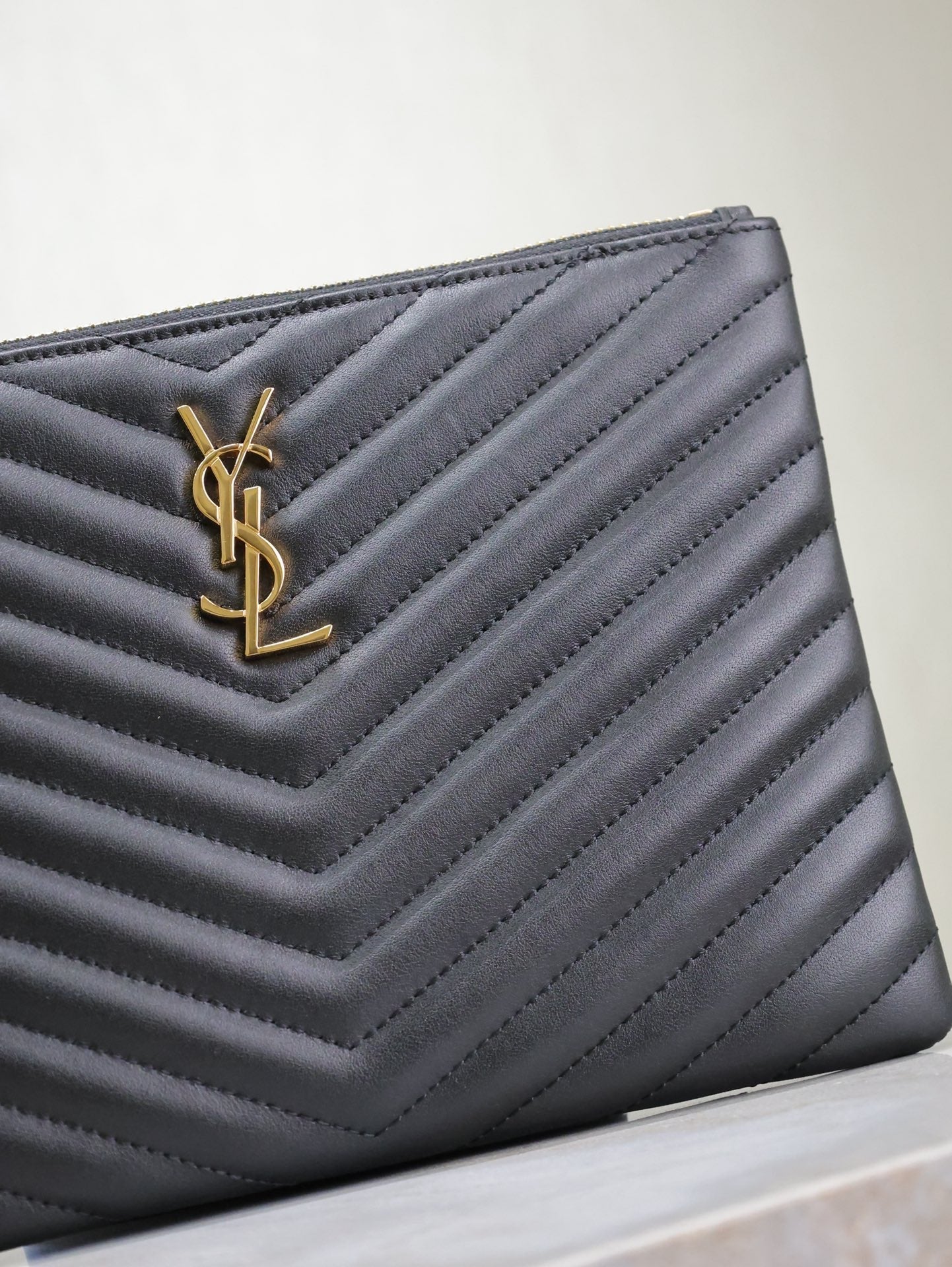 CLUTCH 24 IN BLACK QUILTED CALFSKIN GOLD BUCKLE mysite