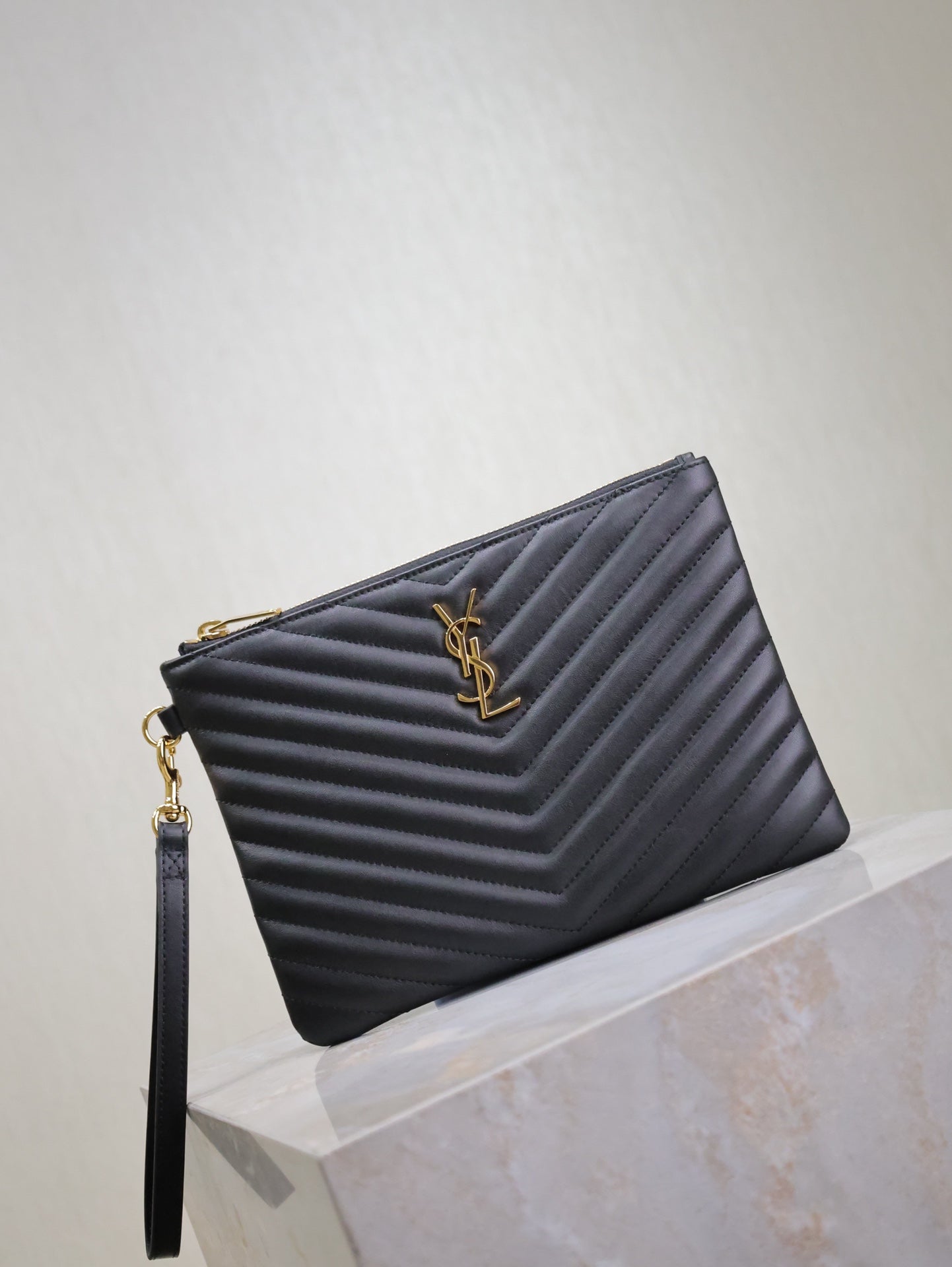 CLUTCH 24 IN BLACK QUILTED CALFSKIN GOLD BUCKLE mysite