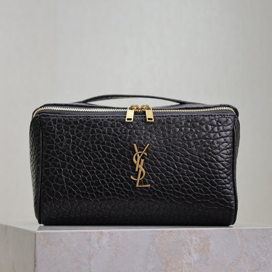 COMESTIC POUCH IN BLACK LAMBSKIN GOLD LOGO mysite