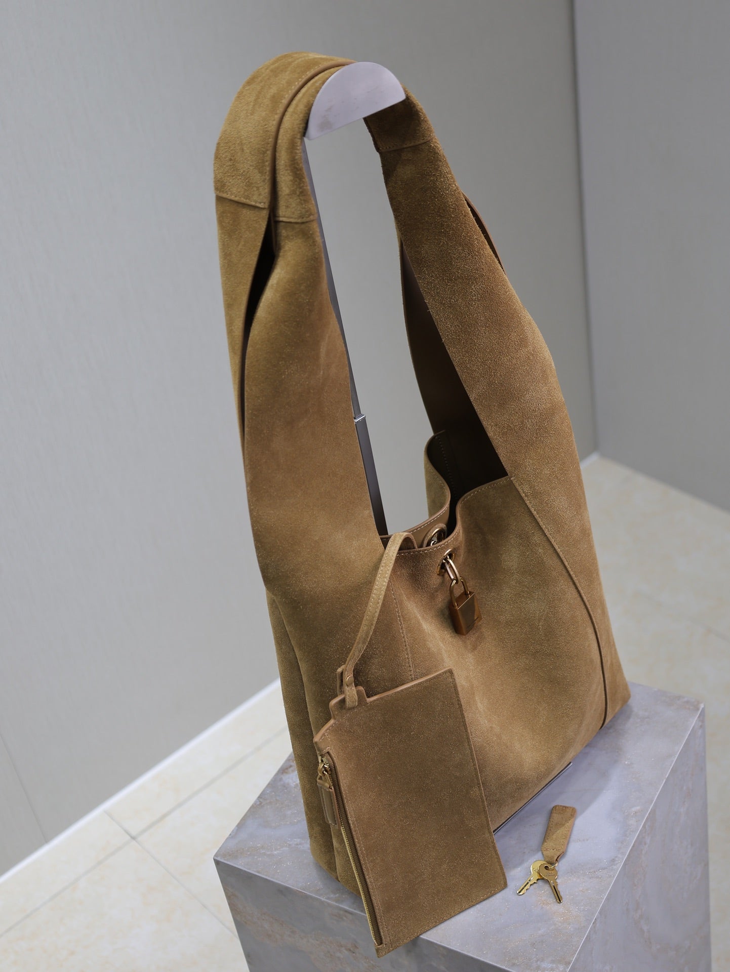 TANGER HOBO BAG 27 IN PEANUT BROWN SUEDE mysite