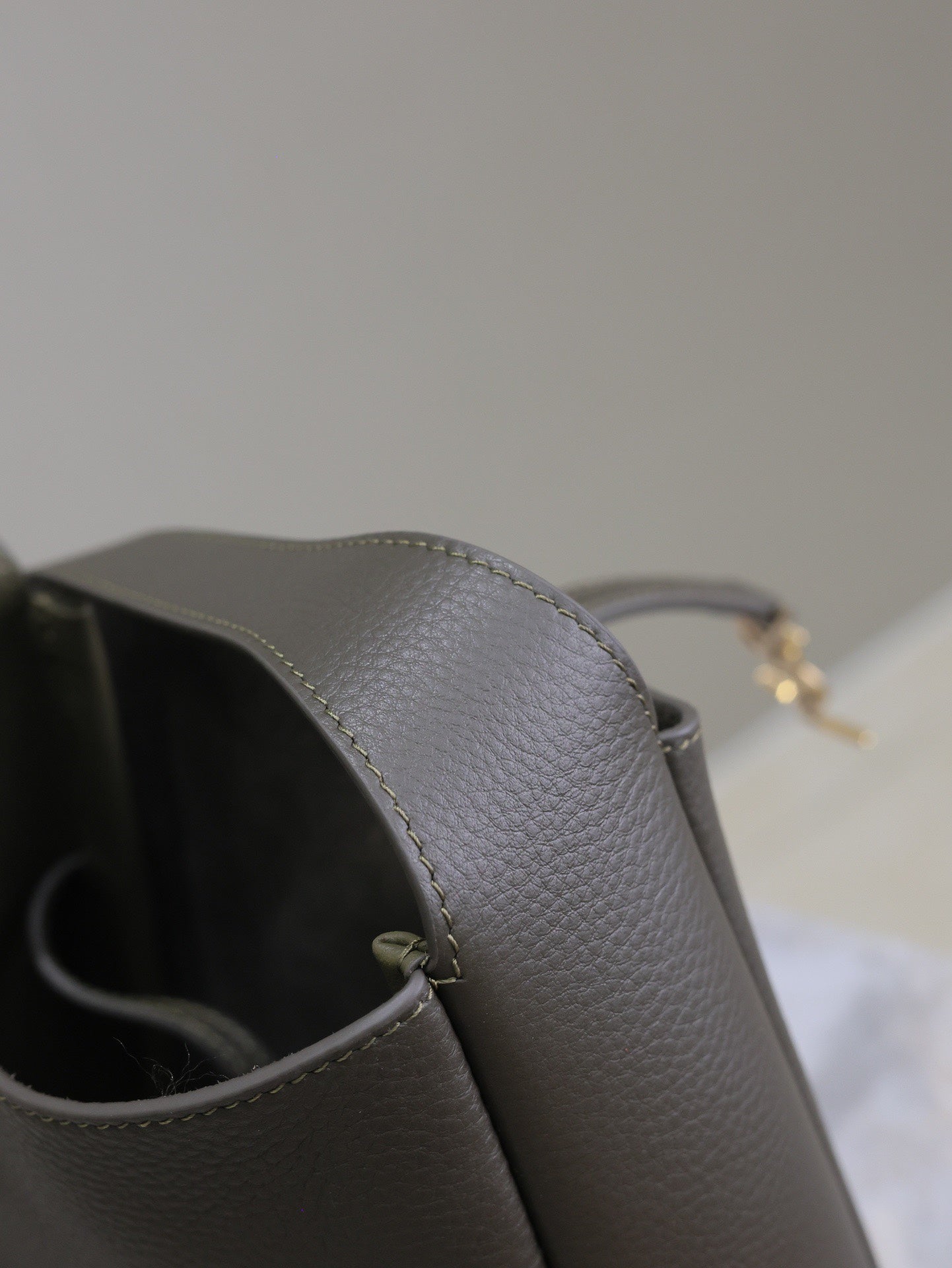 LE 5 À 7 MINI BAG 16 IN KHAKI GREEN LAMBSKIN mysite