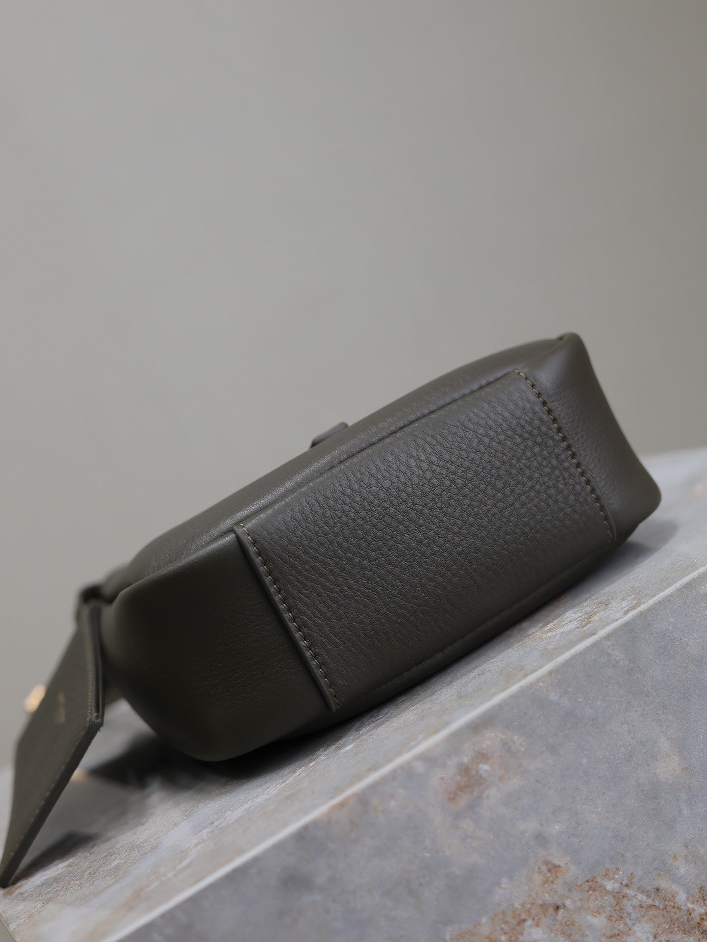 LE 5 À 7 MINI BAG 16 IN KHAKI GREEN LAMBSKIN mysite