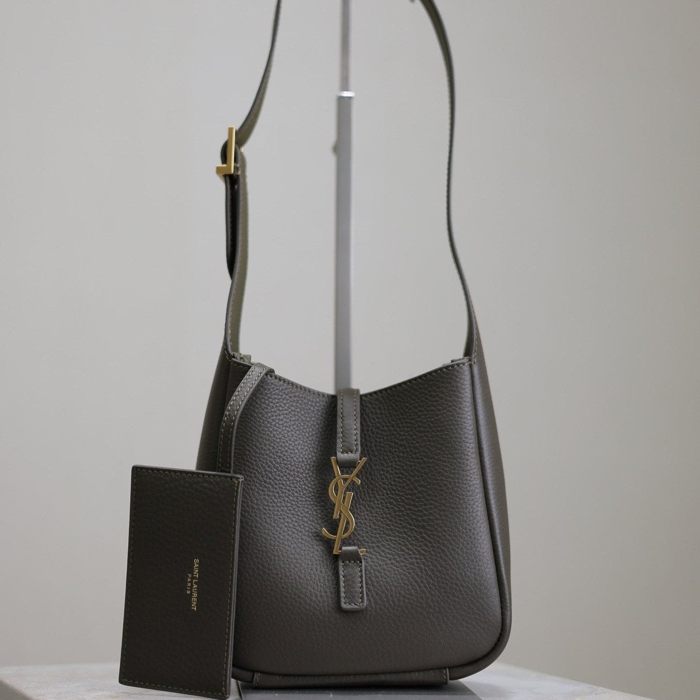 LE 5 À 7 MINI BAG 16 IN KHAKI GREEN LAMBSKIN mysite