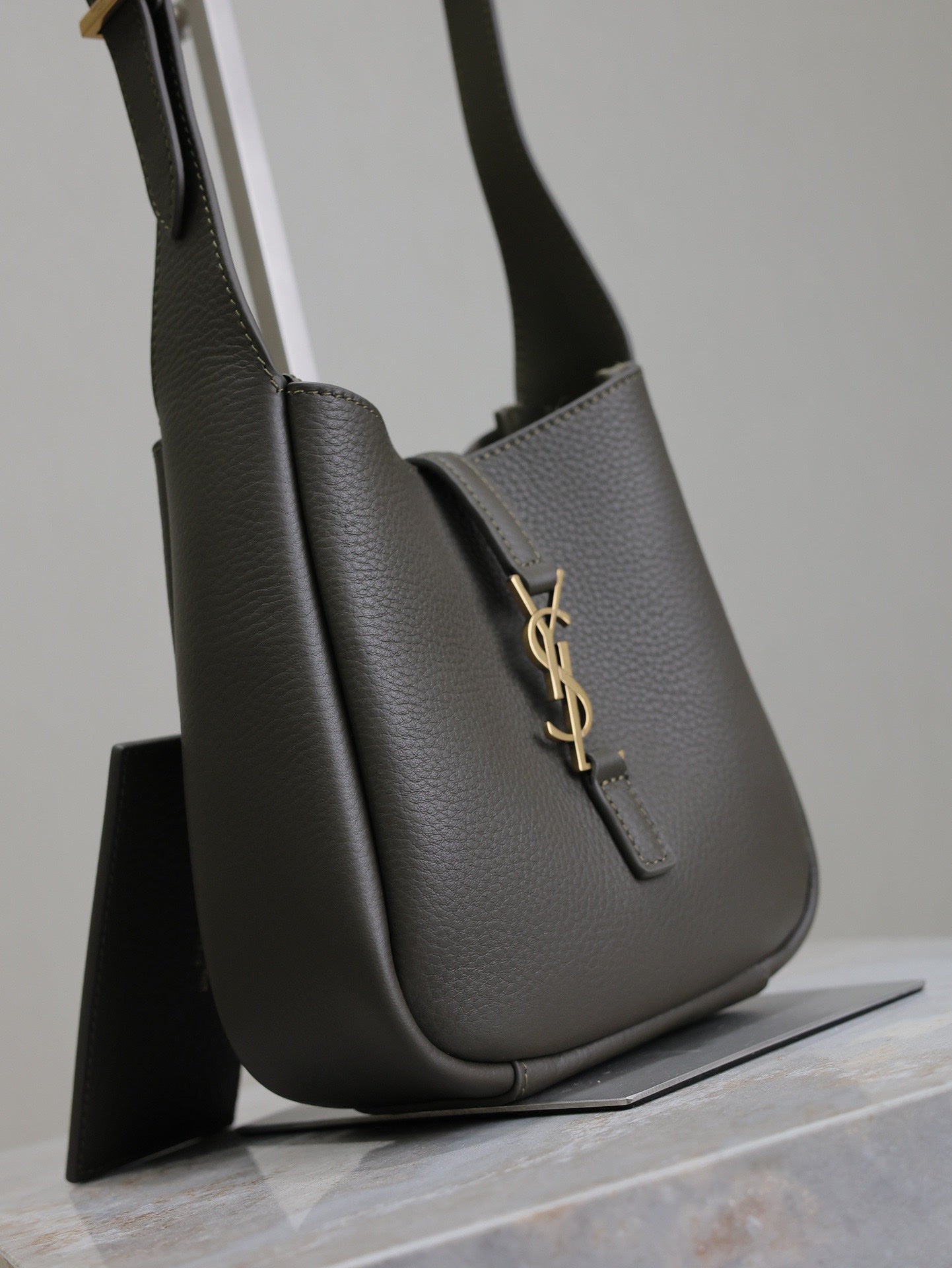 LE 5 À 7 MINI BAG 16 IN KHAKI GREEN LAMBSKIN mysite