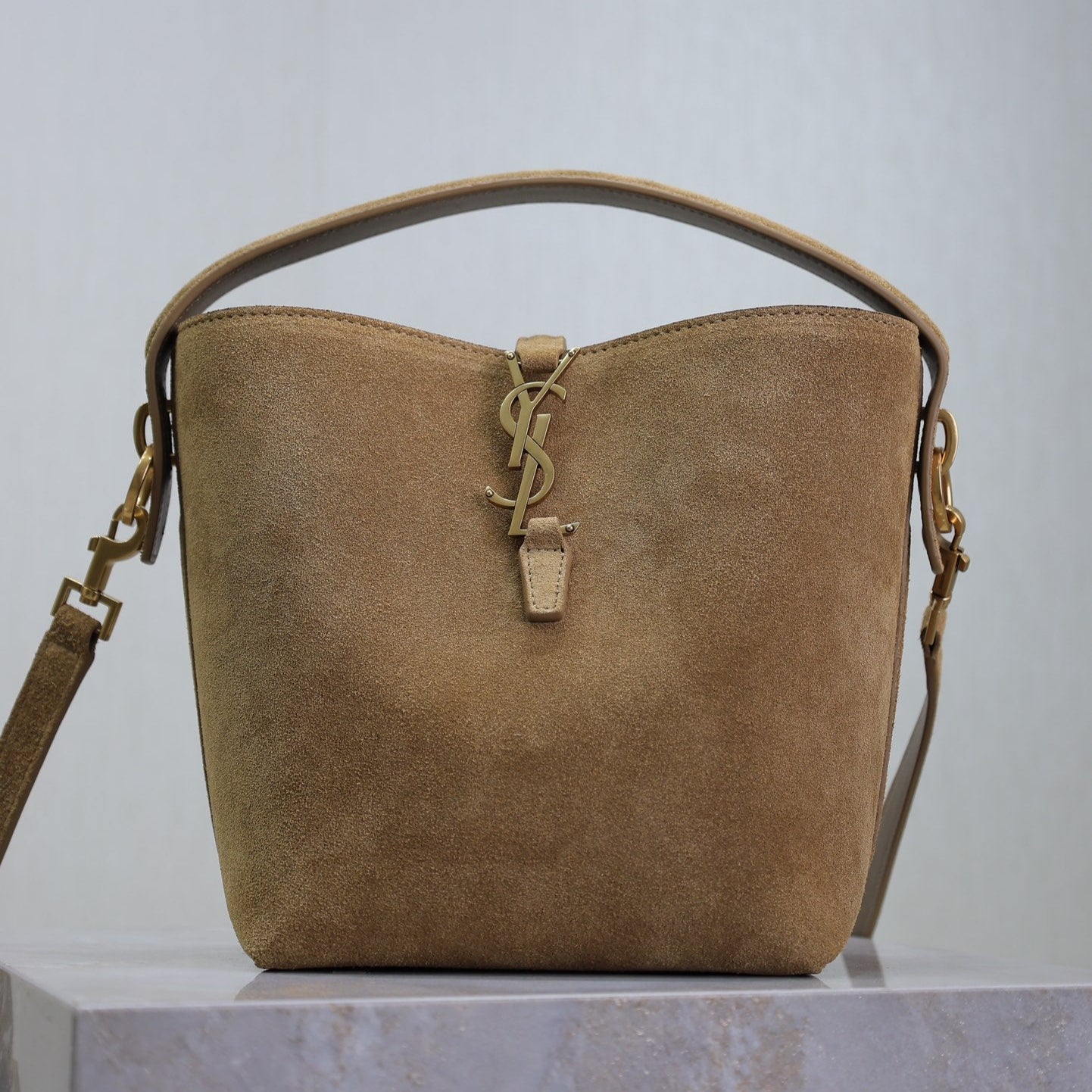 LE 37 SMALL BUCKET BAG 20 IN DIRT BROWN SUEDE mysite