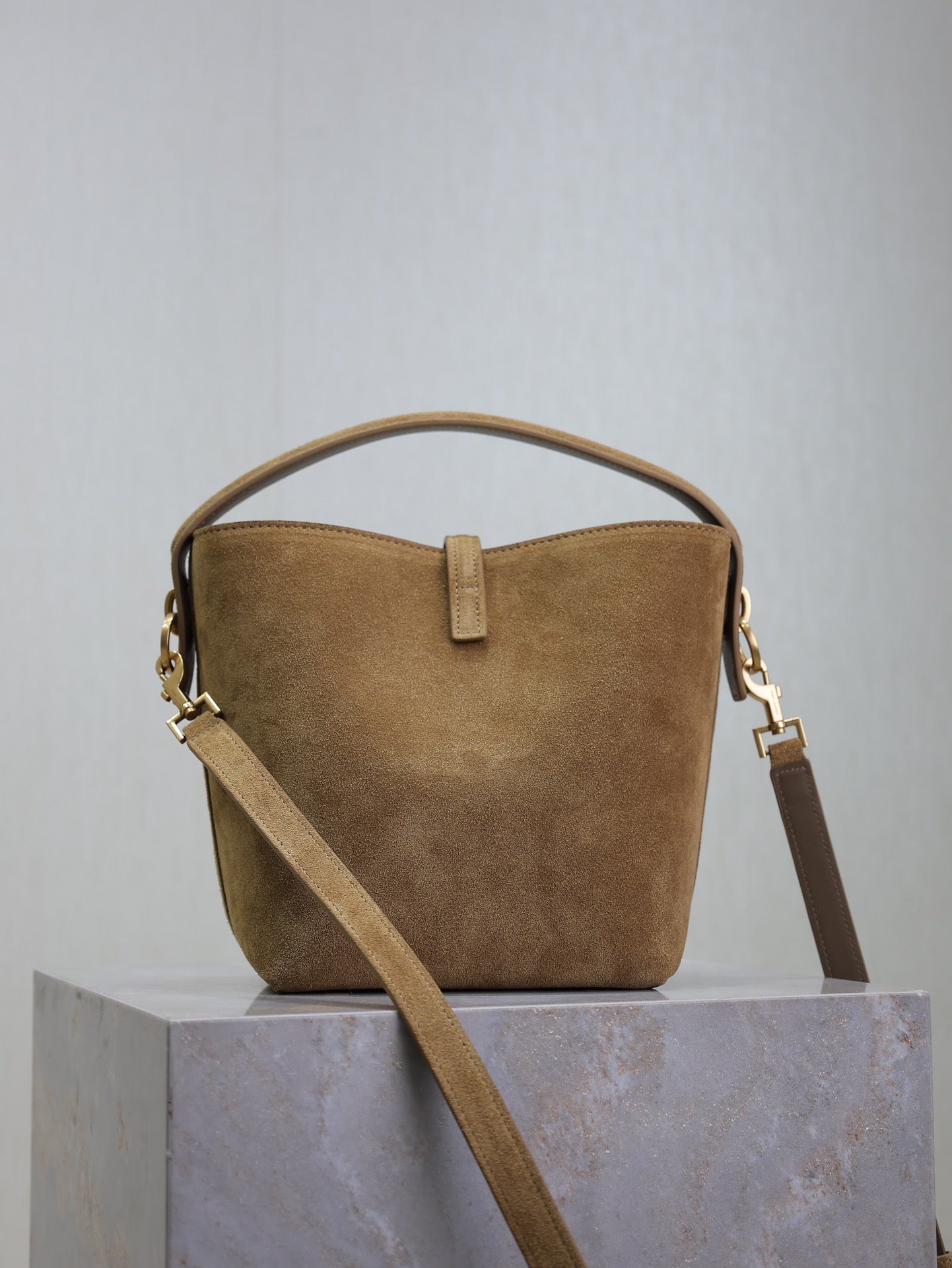 LE 37 SMALL BUCKET BAG 20 IN DIRT BROWN SUEDE mysite