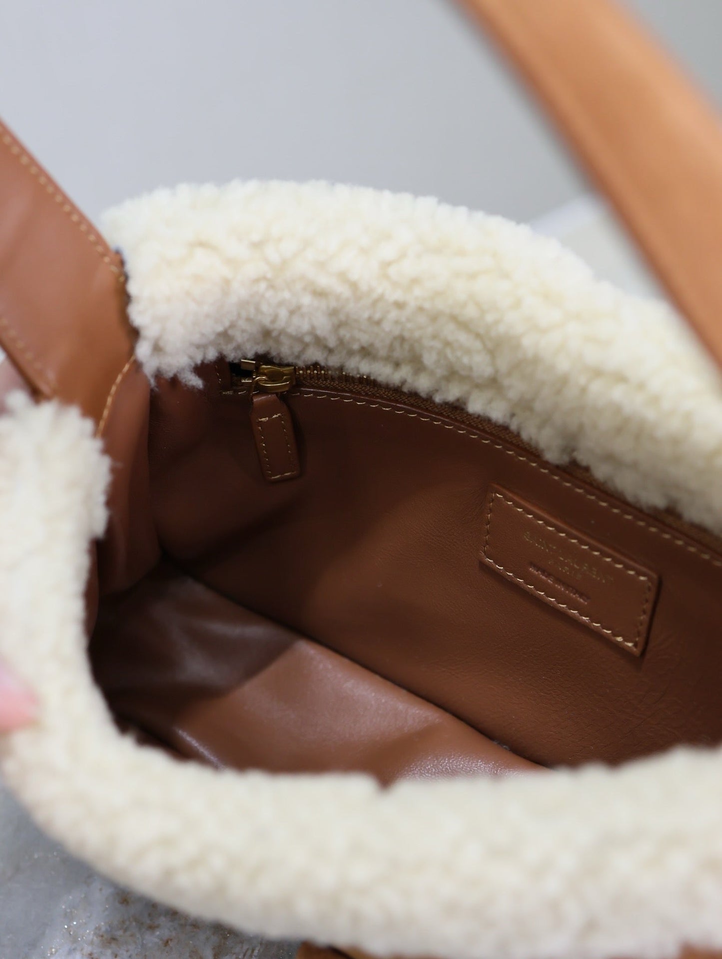 LE 5 À 7 SHOULDER BAG 25 IN BROWNIE SUEDE AND WHITE SHEARLING TRIM mysite