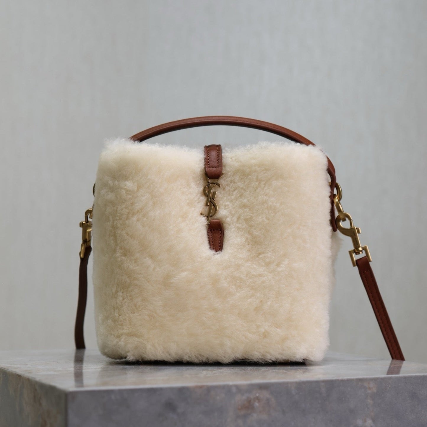 LE 37 MINI BUCKET BAG 15 IN CREAM SHEARLING AND BROWN LEATHER TRIM mysite