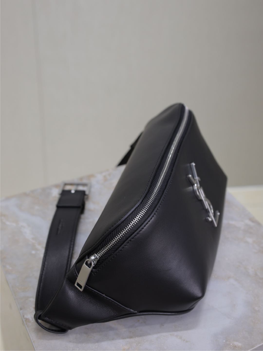 CLASSIC CROSSBODY BAG 25 IN BLACK LAMBSKIN SILVER LOGO mysite