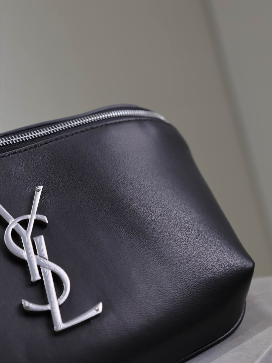 CLASSIC CROSSBODY BAG 25 IN BLACK LAMBSKIN SILVER LOGO mysite