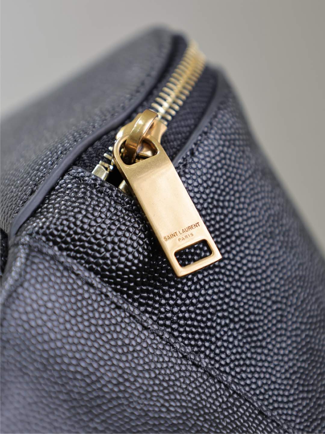 CLASSIC CROSSBODY BAG 25 IN BLACK CAVIAR LEATHER GOLD LOGO mysite