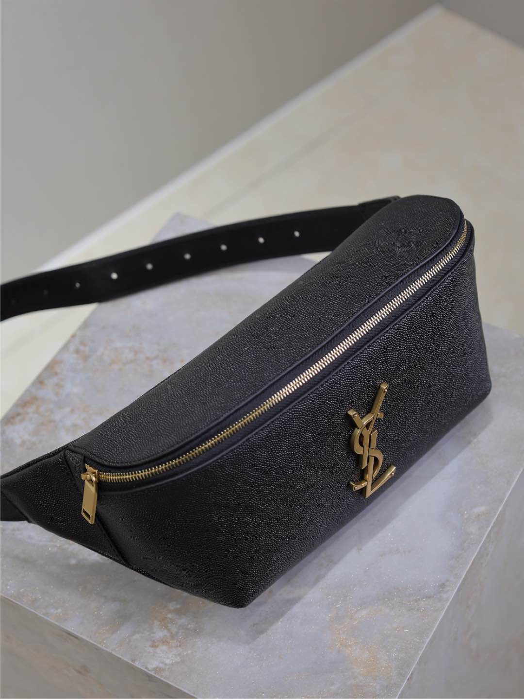 CLASSIC CROSSBODY BAG 25 IN BLACK CAVIAR LEATHER GOLD LOGO mysite
