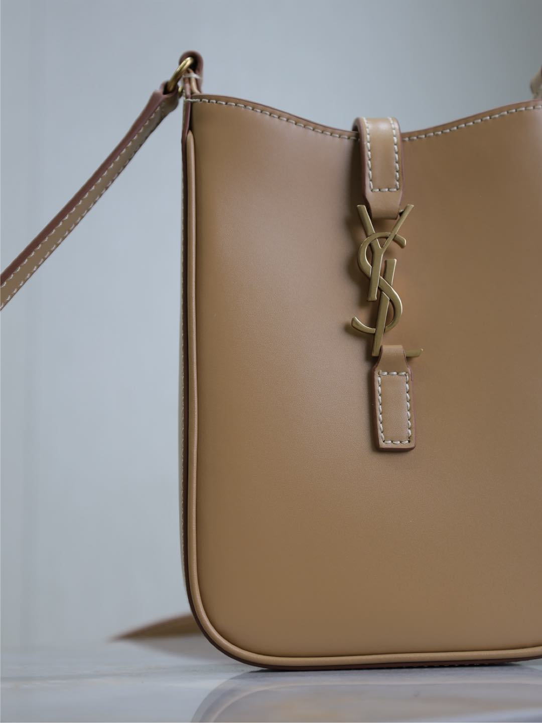 LE 5 À 7 PHONE BAG 18 IN CIDER BROWN CALFSKIN mysite