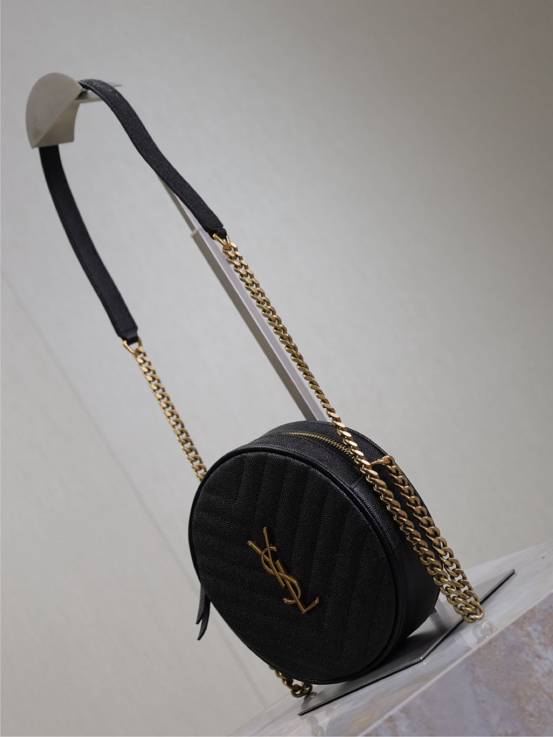 VINYLE SMALL ROUND BAG 17 IN BLACK CAVIAR LEATHER GOLD HARDWARE mysite