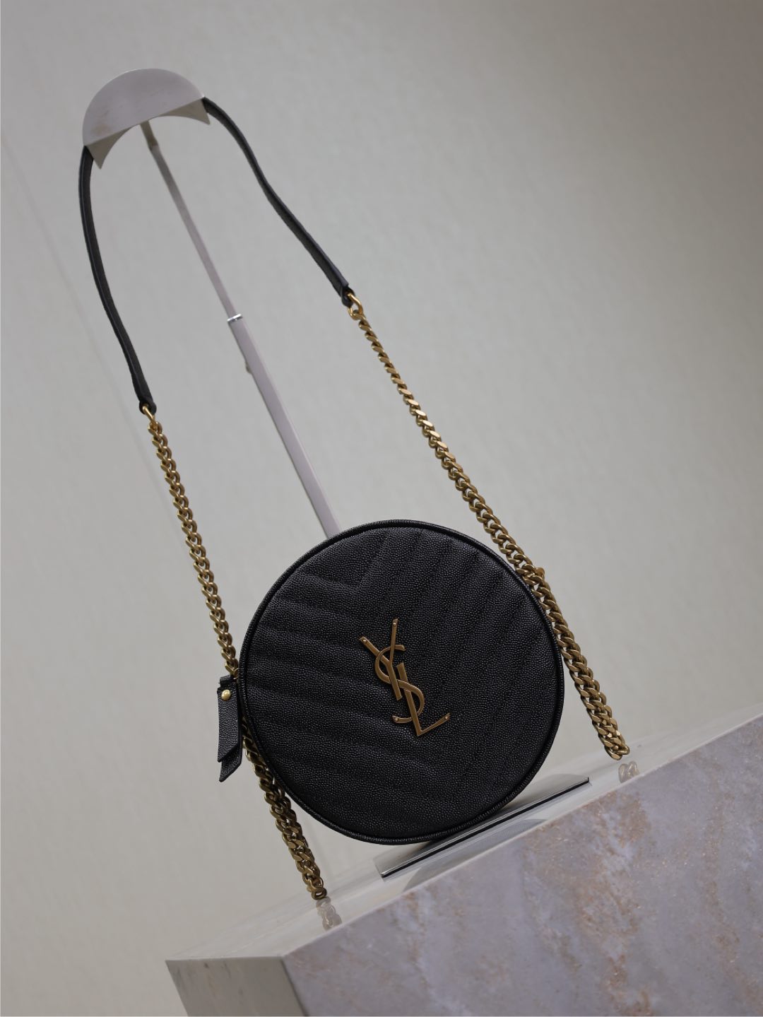 VINYLE SMALL ROUND BAG 17 IN BLACK CAVIAR LEATHER GOLD HARDWARE mysite
