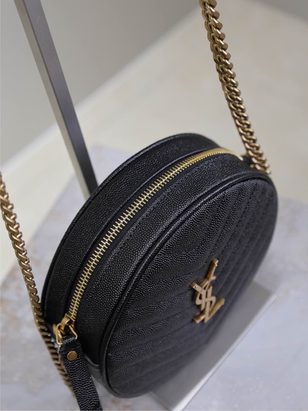 VINYLE SMALL ROUND BAG 17 IN BLACK CAVIAR LEATHER GOLD HARDWARE mysite