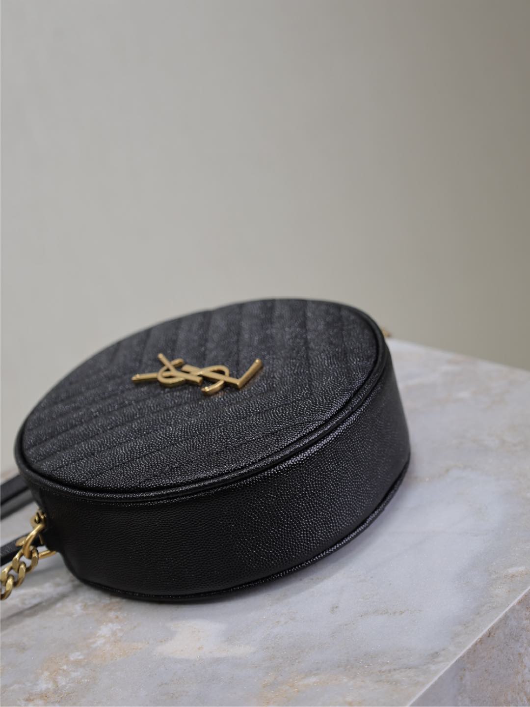 VINYLE SMALL ROUND BAG 17 IN BLACK CAVIAR LEATHER GOLD HARDWARE mysite