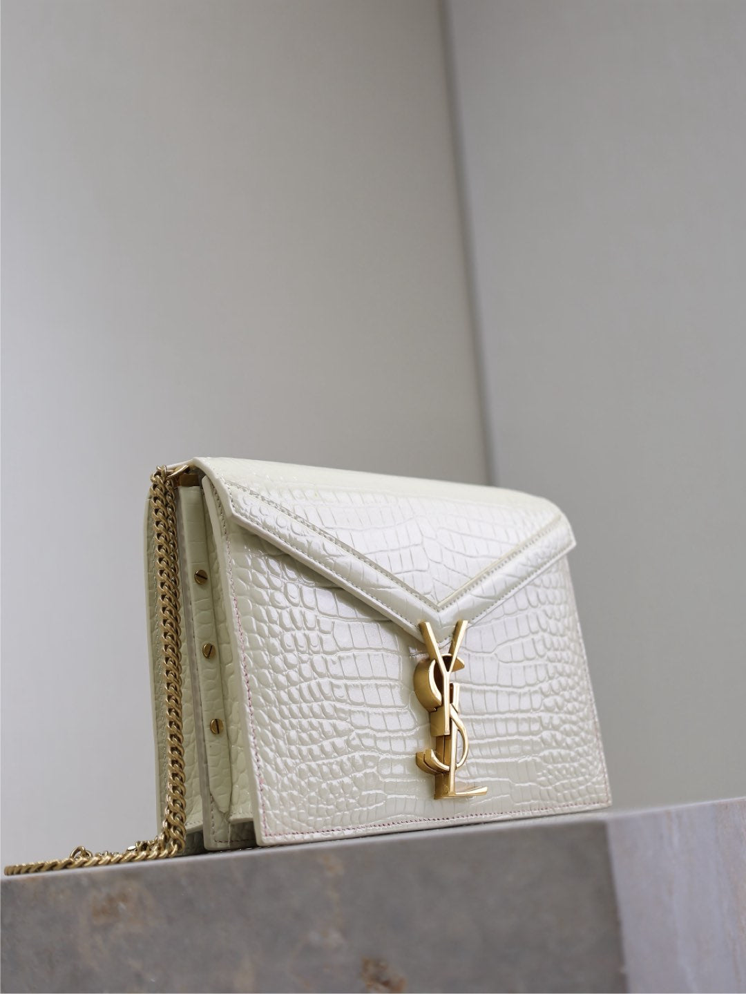 CASSANDRA CHAIN BAG 22 IN WHITE CROCODILE PATTERN CALFSKIN GOLD HARDWARE mysite