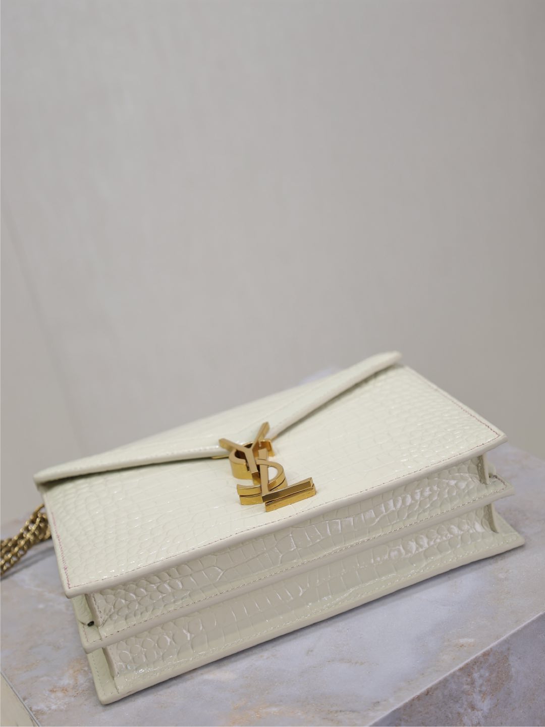 CASSANDRA CHAIN BAG 22 IN WHITE CROCODILE PATTERN CALFSKIN GOLD HARDWARE mysite